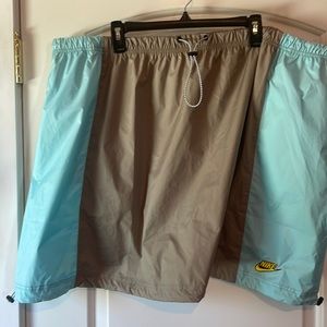 “NWT” 3X NIKE POLYESTER DUAL ADJUSTABLE WORKOUT SKIRT. Light teal and khaki